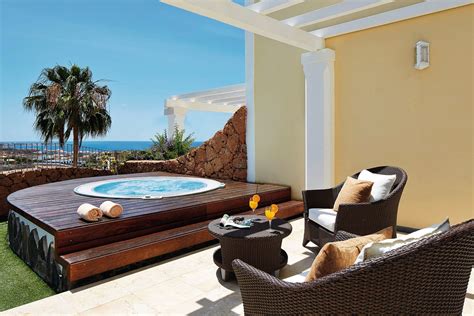 hotels with private outdoor hot tubs|best hotel with private jacuzzi.